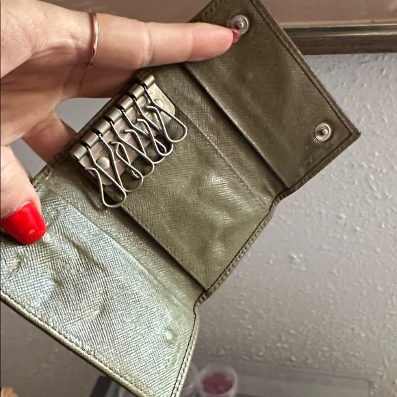 Show GIVEAWAY 💕Prada key case - Picture 2 of 2